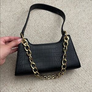 Elegant Black Croc-Embossed Women's Bag